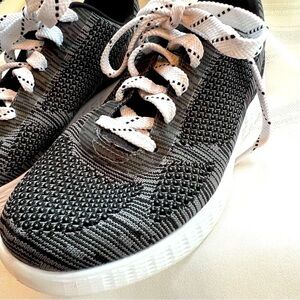 Skechers On The‎ Go Goga Max Sz 6 Black Grey EUC Gen 5